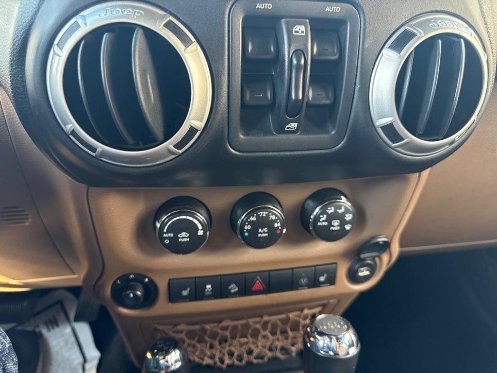 Jeep Wrangler 4WD 4dr Unlimited Sahara 2015