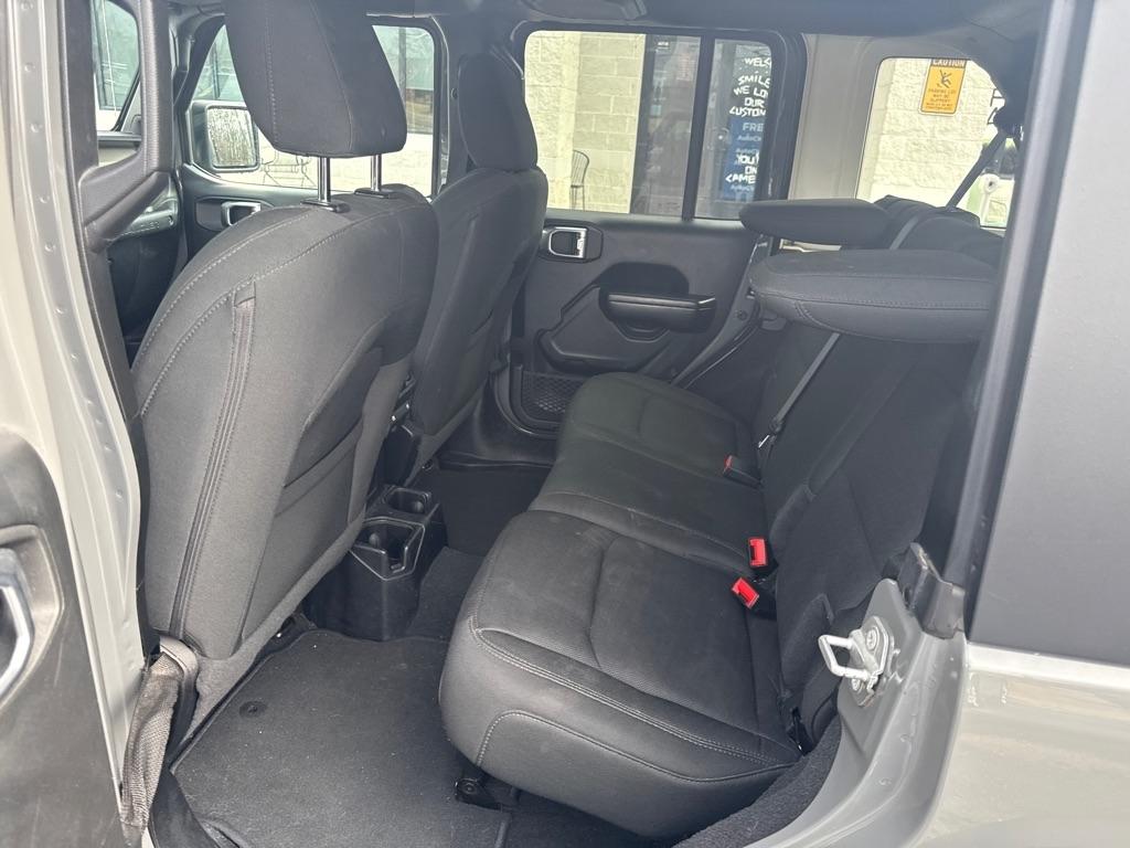 Jeep Wrangler 4WD 4dr Unlimited Sahara 2015