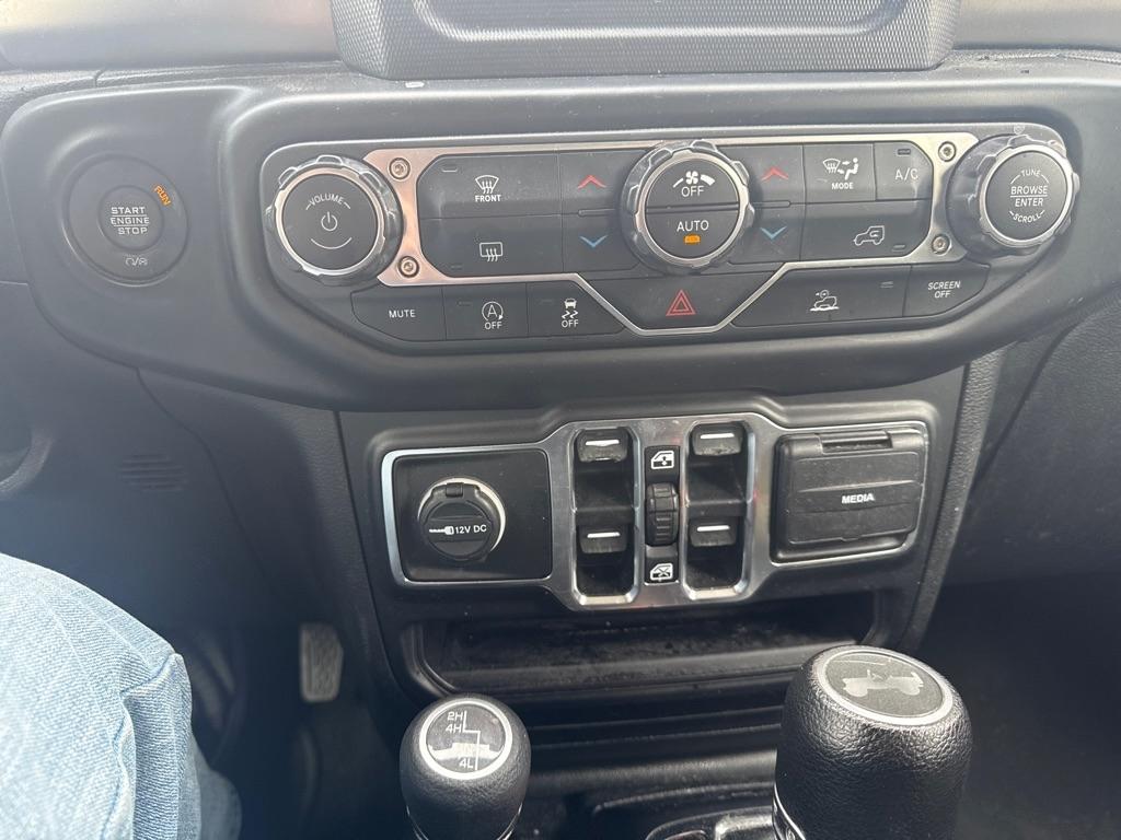 Jeep Wrangler 4WD 4dr Unlimited Sahara 2015