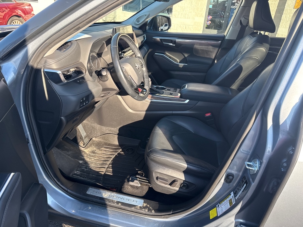 Toyota Highlander FWD 4dr V6 Limited (Natl) 2021