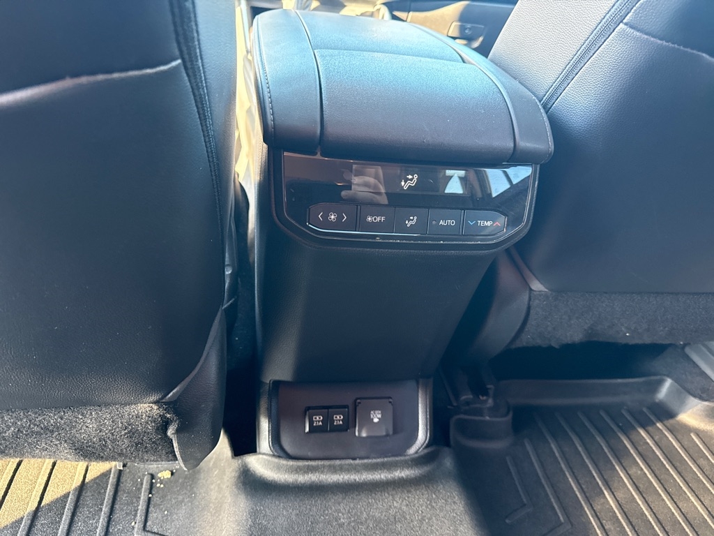 Toyota Highlander FWD 4dr V6 Limited (Natl) 2021