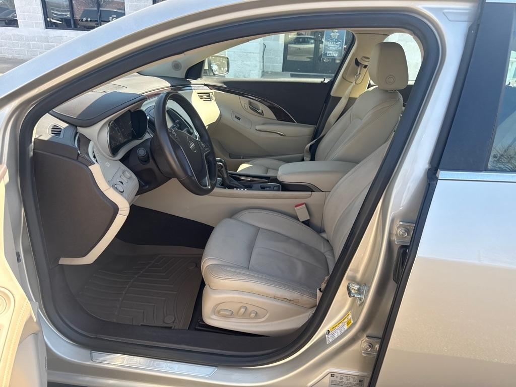 Buick LaCrosse 4dr Sdn Leather FWD 2015