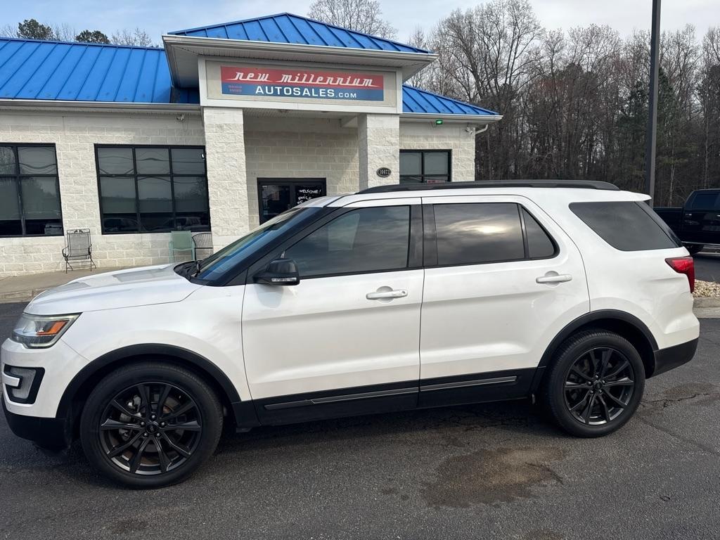 Ford Explorer XLT 4-Door 2WD 2017