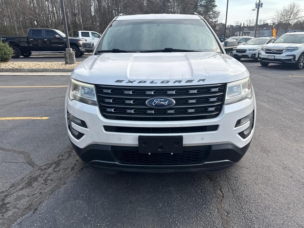Ford Explorer XLT 4-Door 2WD 2017