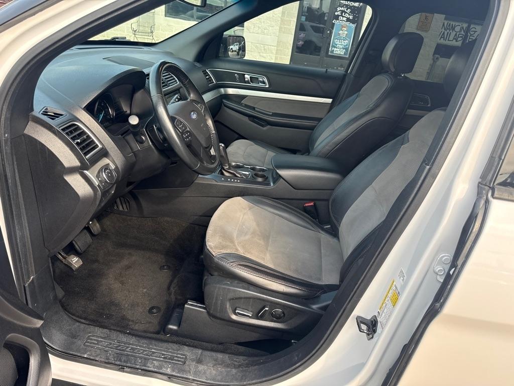 Ford Explorer XLT 4-Door 2WD 2017