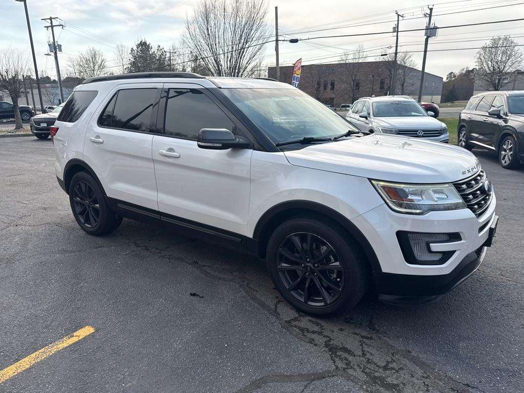 Ford Explorer XLT 4-Door 2WD 2017