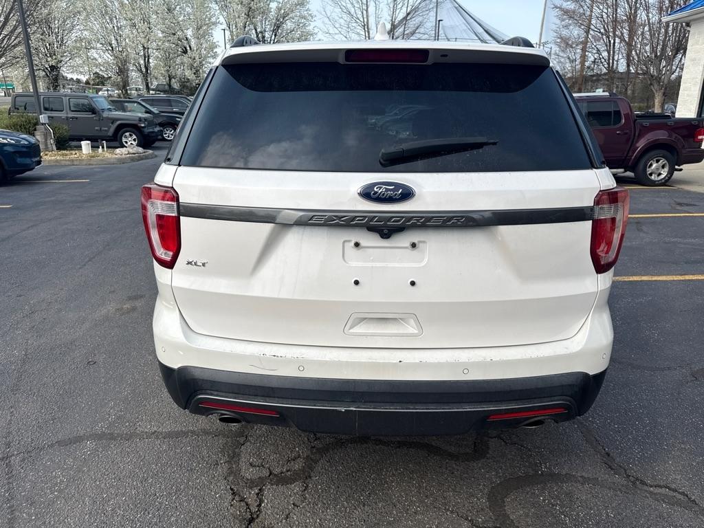 Ford Explorer XLT 4-Door 2WD 2017
