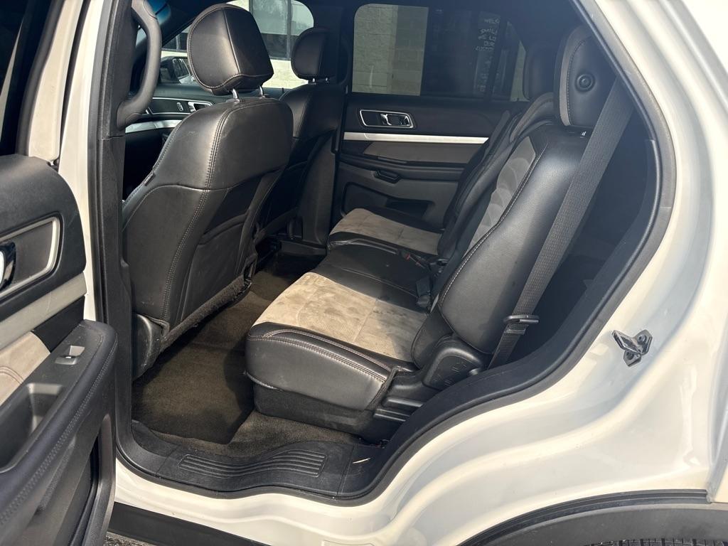 Ford Explorer XLT 4-Door 2WD 2017