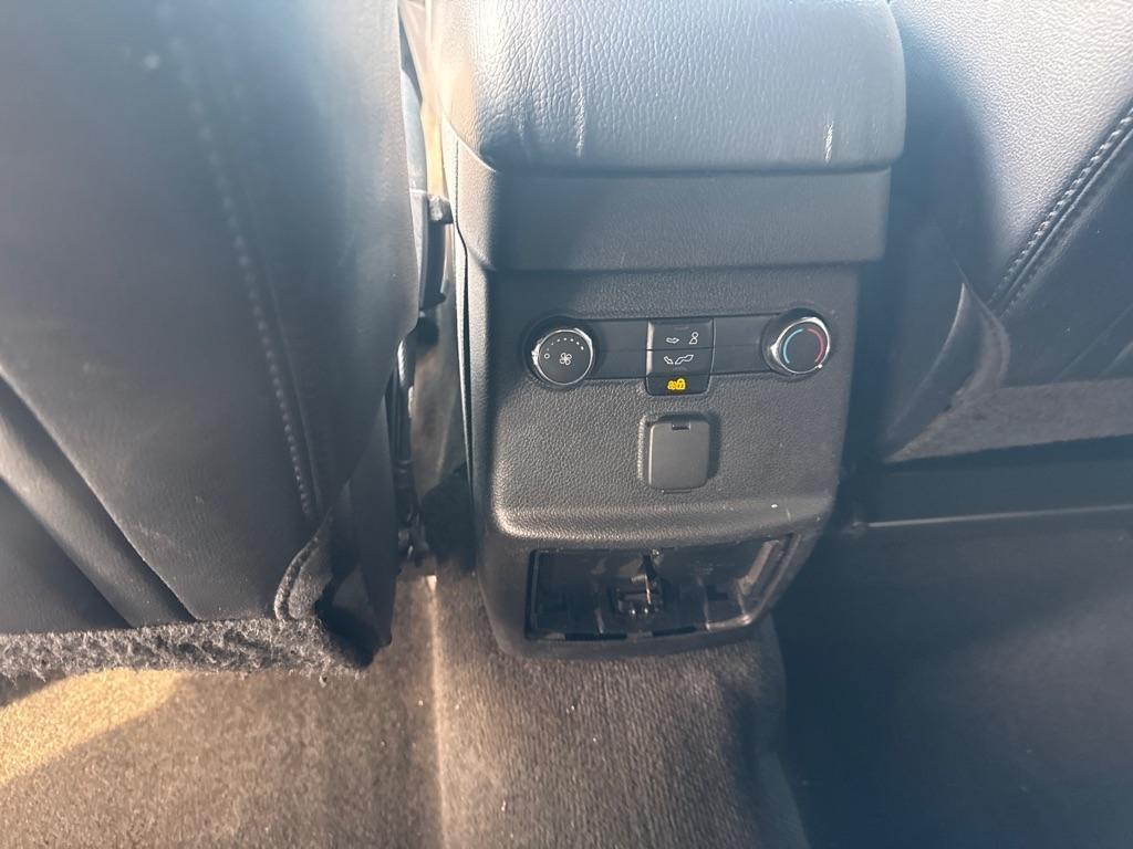 Ford Explorer XLT 4-Door 2WD 2017