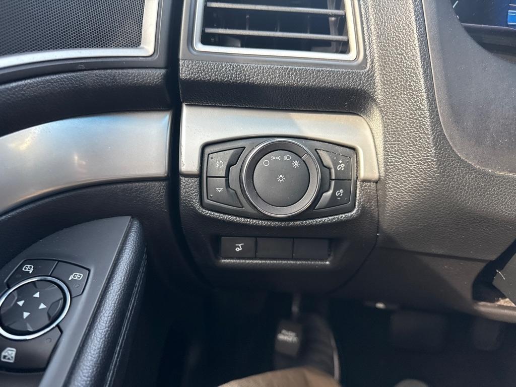 Ford Explorer XLT 4-Door 2WD 2017