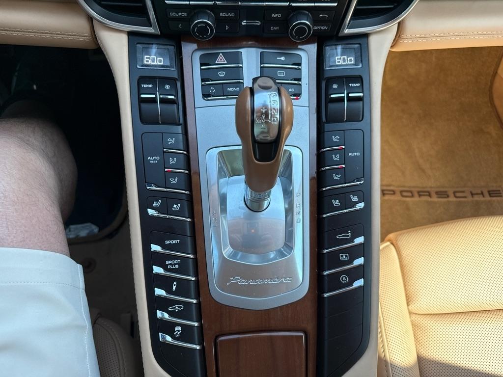 Porsche Panamera  2011