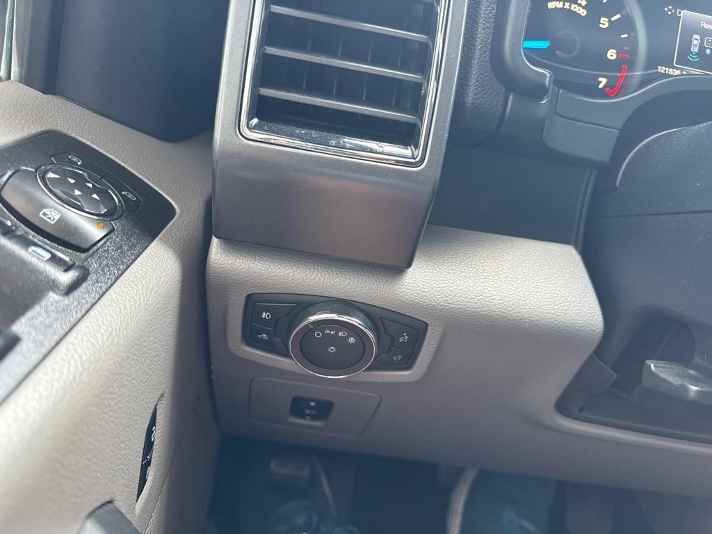 Ford F-150 4WD SuperCrew 145" XLT 2017