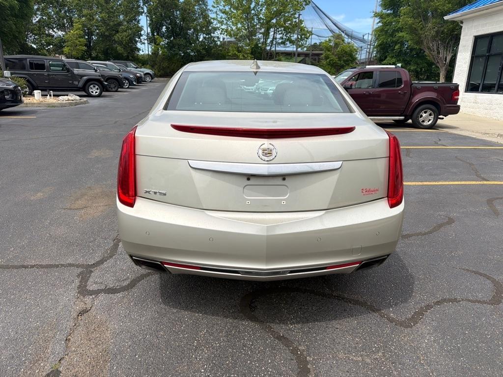 Cadillac XTS 4dr Sdn Luxury Collection FWD 2015