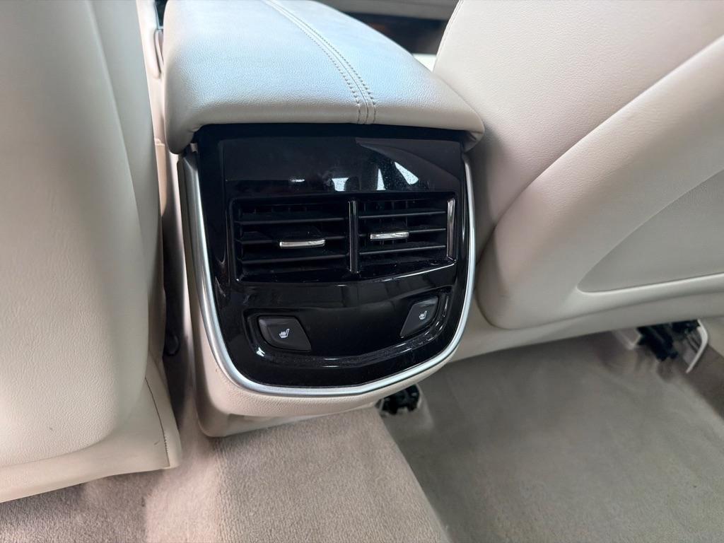 Cadillac XTS 4dr Sdn Luxury Collection FWD 2015
