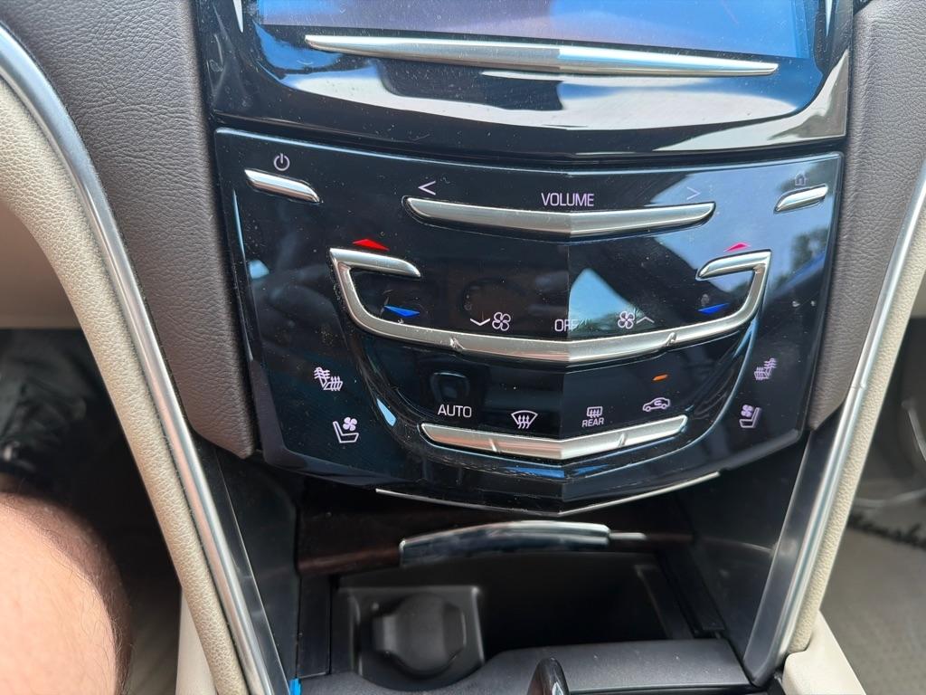 Cadillac XTS 4dr Sdn Luxury Collection FWD 2015