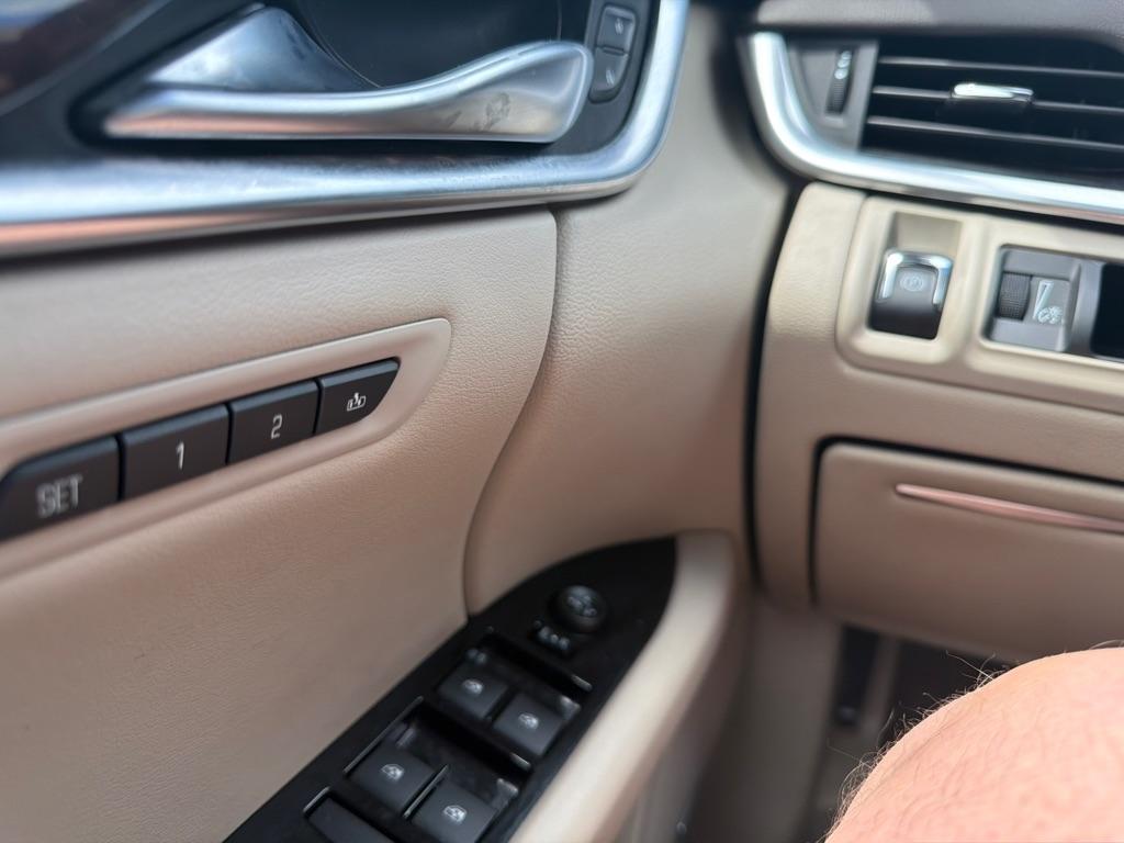 Cadillac XTS 4dr Sdn Luxury Collection FWD 2015