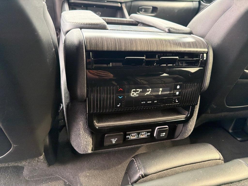 Jeep Wagoneer L  2024