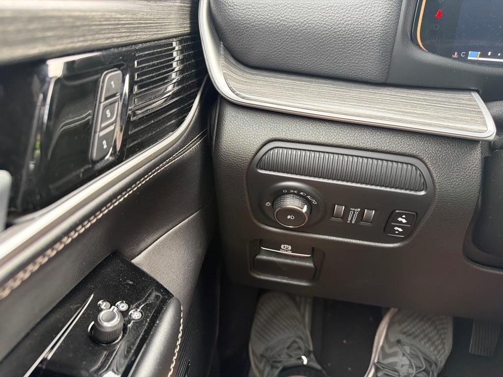 Jeep Wagoneer L  2024