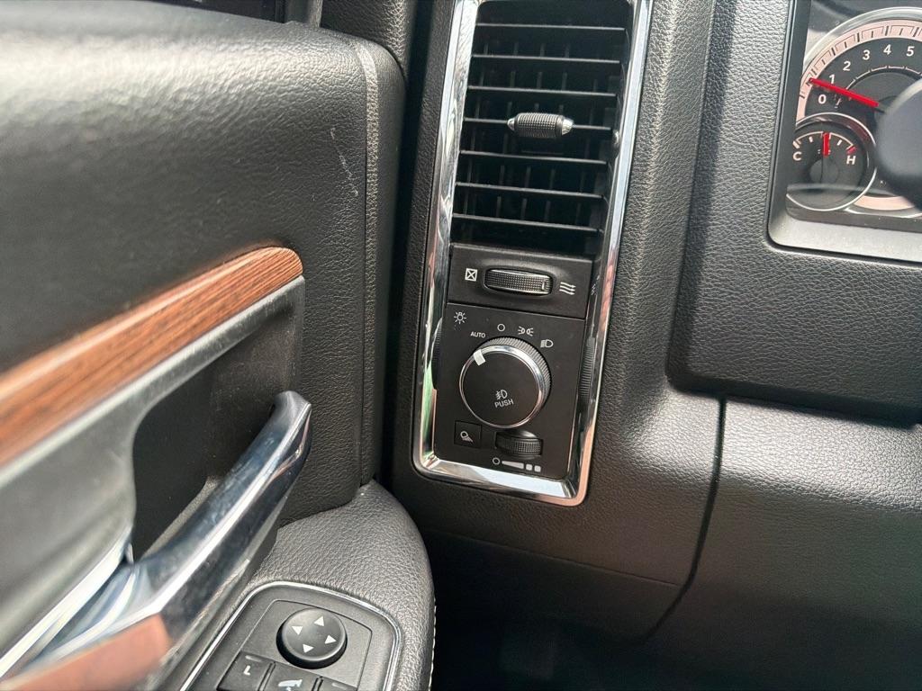 RAM 1500 4WD Crew Cab 140.5" Laramie 2018