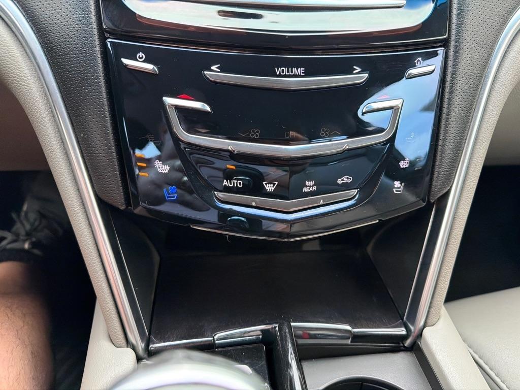 Cadillac XTS 4dr Sdn Luxury Collection AWD 2014