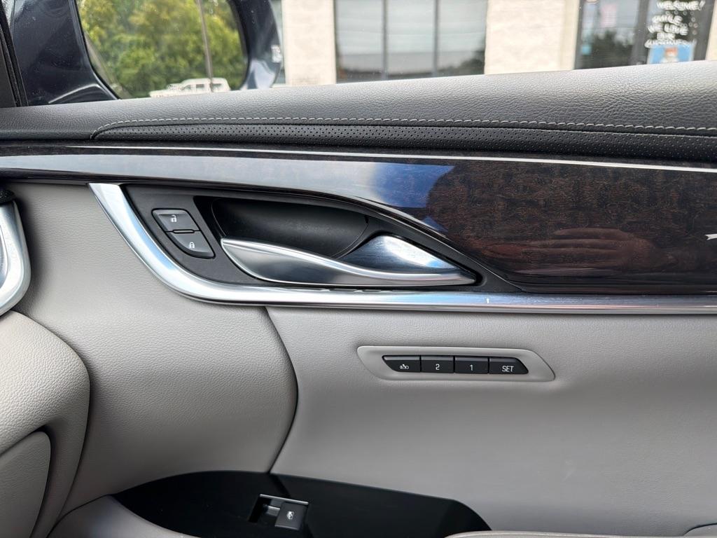 Cadillac XTS 4dr Sdn Luxury Collection AWD 2014