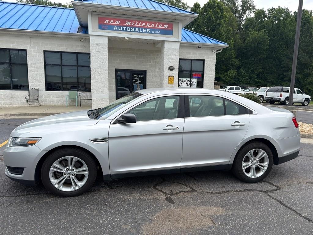 Ford Taurus SE FWD 2019