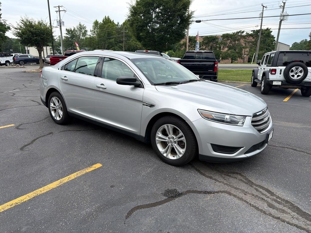 Ford Taurus SE FWD 2019