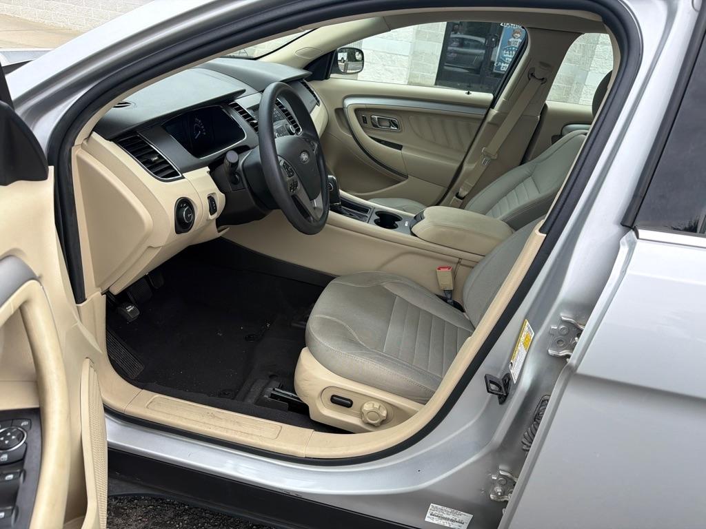 Ford Taurus SE FWD 2019