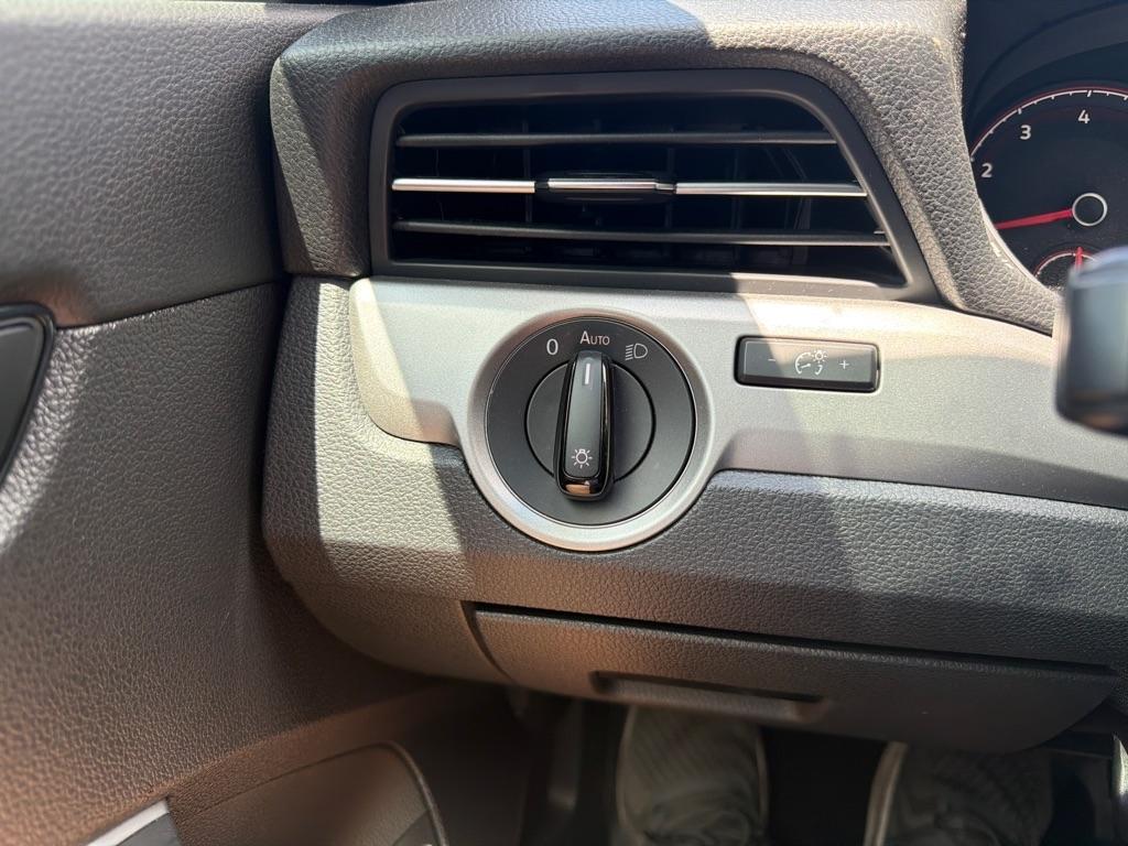 Volkswagen Passat 2.0T SE Auto 2021