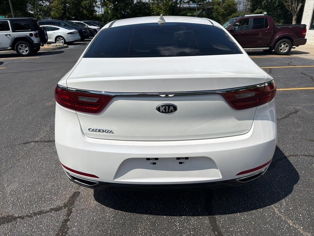 Kia Cadenza Premium 4D Sedan 2017