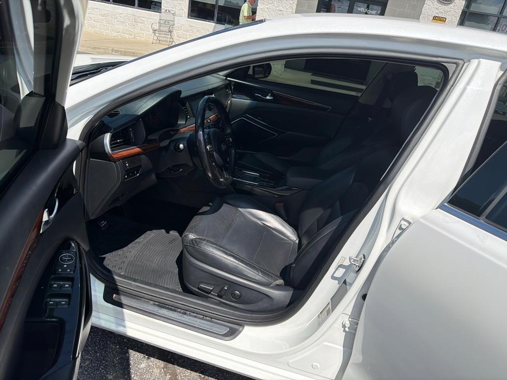 Kia Cadenza Premium 4D Sedan 2017