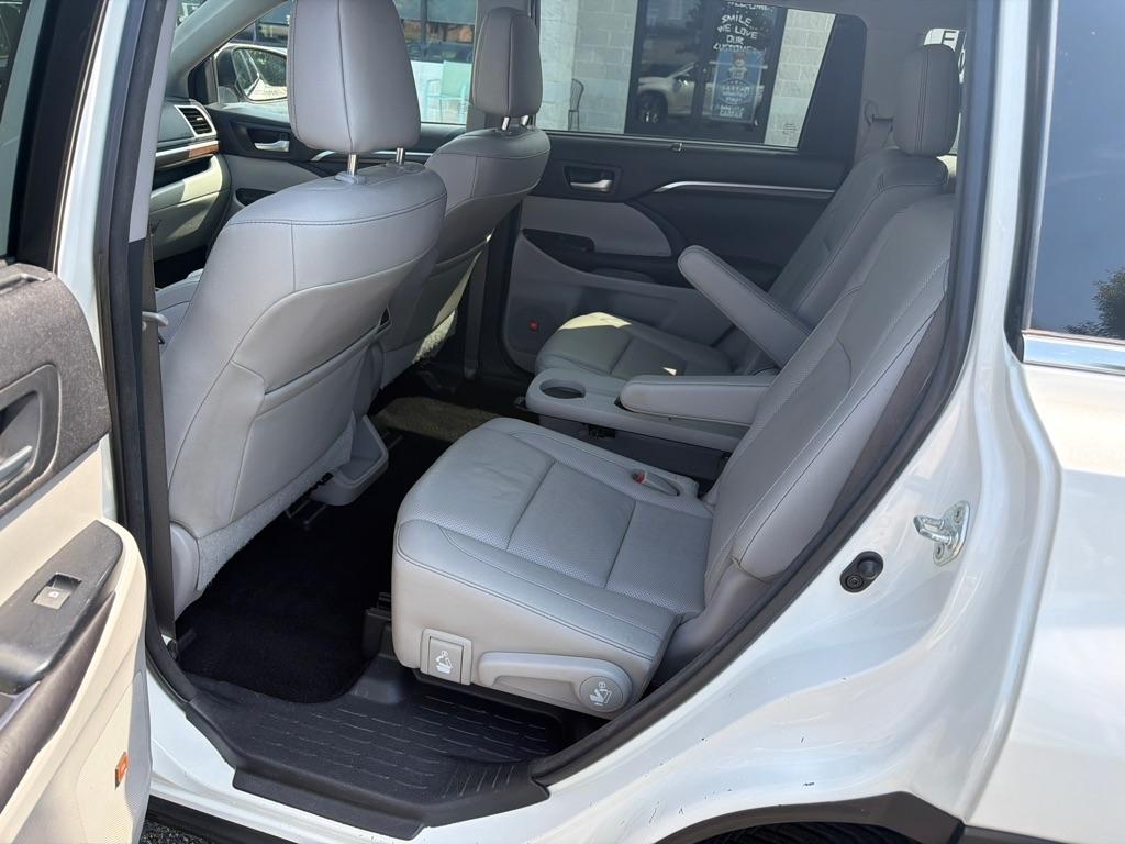 Toyota Highlander AWD 4dr V6 Limited (Natl) 2016