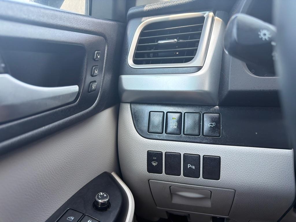 Toyota Highlander AWD 4dr V6 Limited (Natl) 2016
