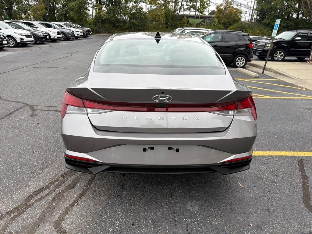 Hyundai Elantra SE IVT 2023