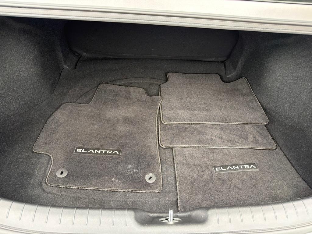 Hyundai Elantra SE IVT 2023
