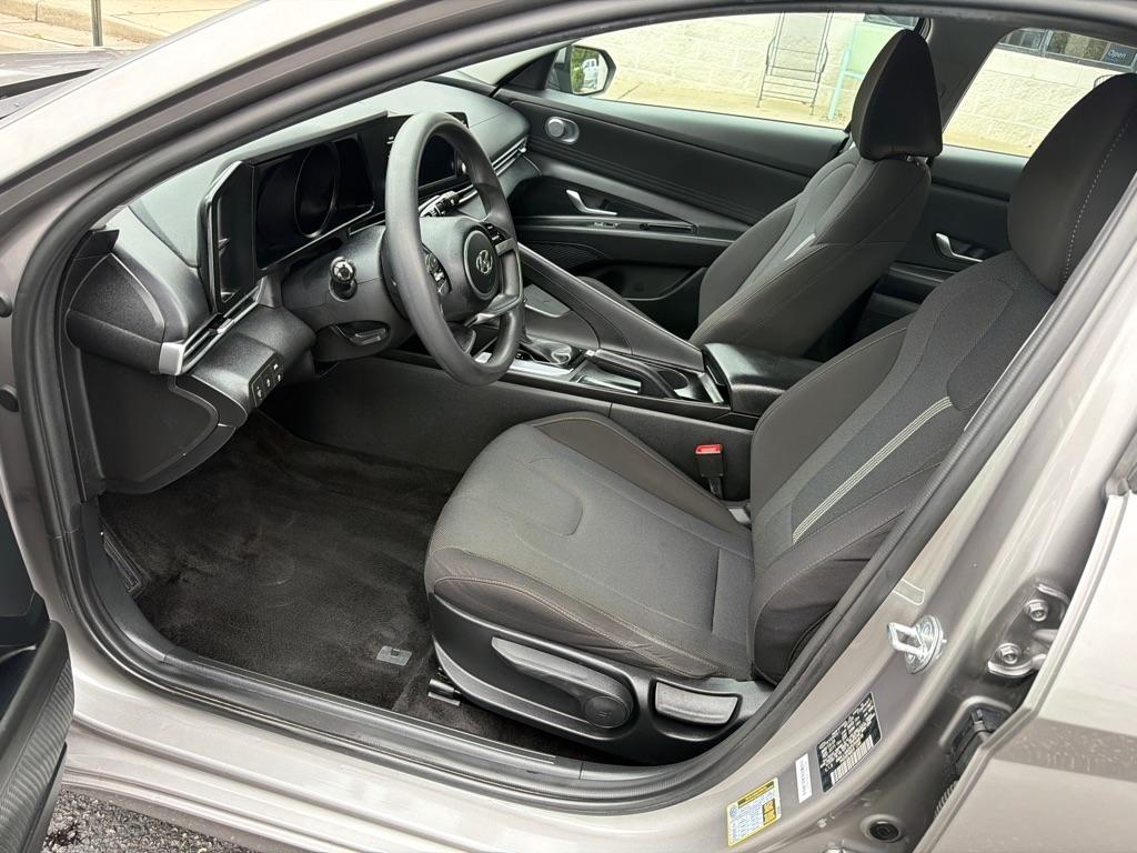 Hyundai Elantra SE IVT 2023