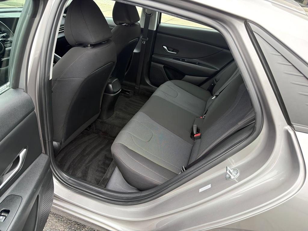 Hyundai Elantra SE IVT 2023