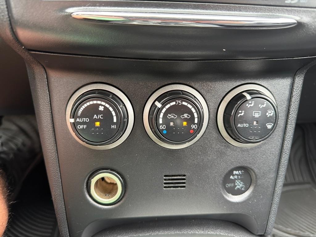Nissan Rogue SL 4D SUV AWD 2012