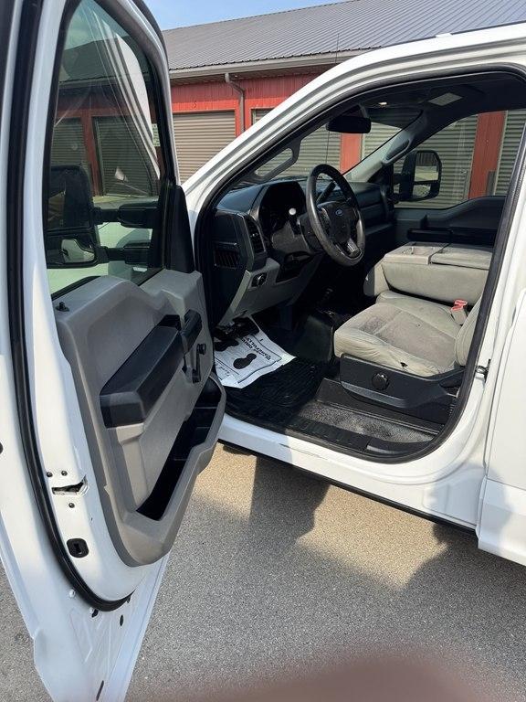 Ford F-250 SD XL Crew Cab 4WD 2017