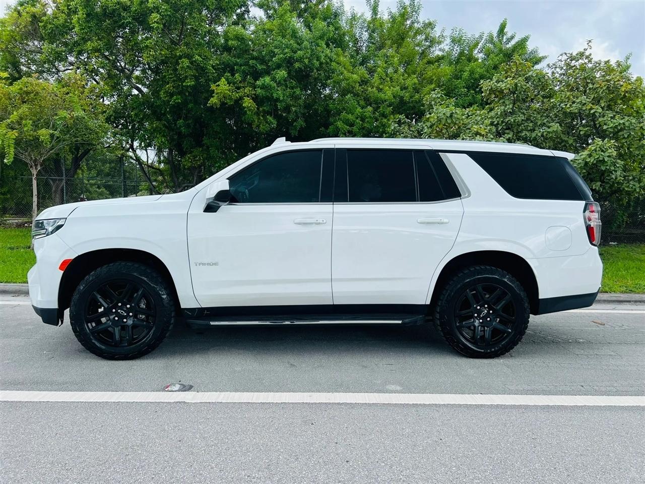 Chevrolet Tahoe photo 2