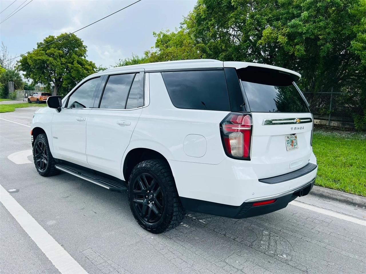 Chevrolet Tahoe photo 3