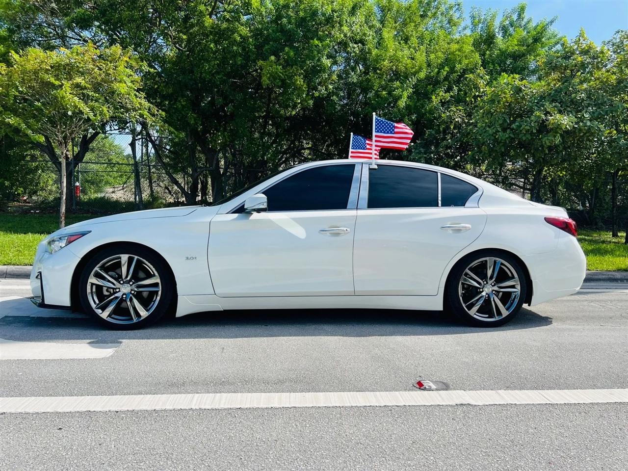 Infiniti Q50 photo 2