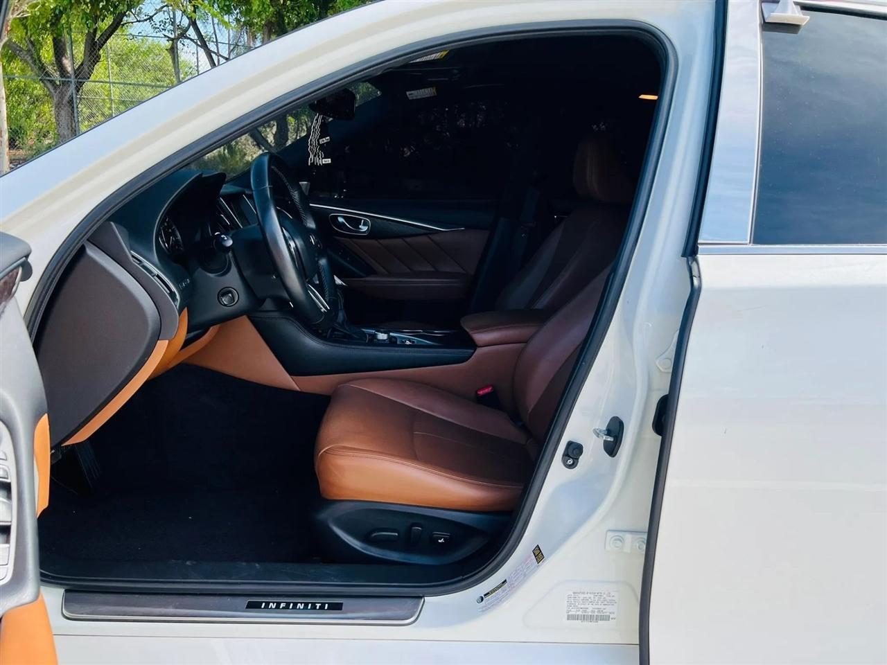 Infiniti Q50 photo 10