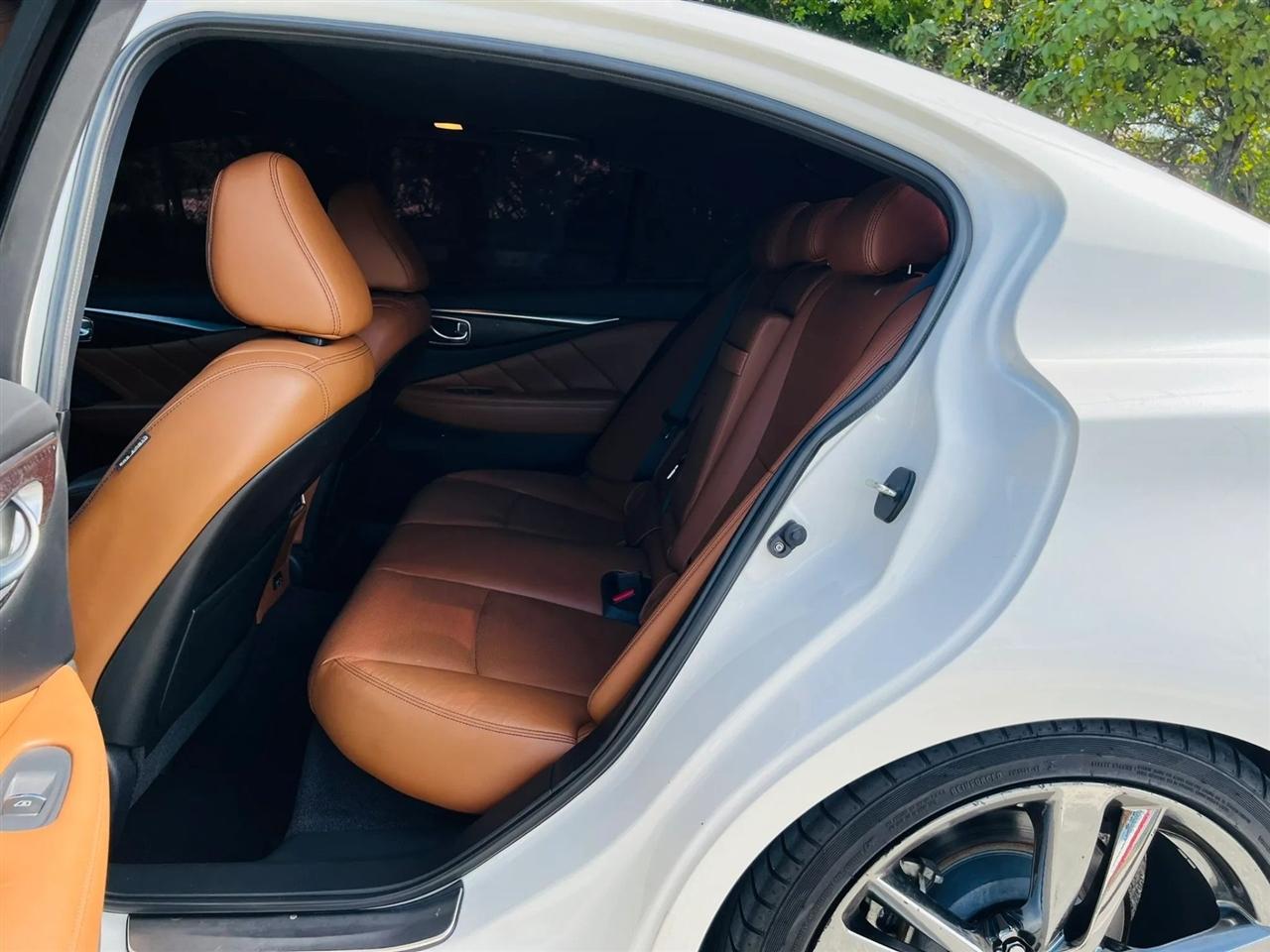 Infiniti Q50 photo 12