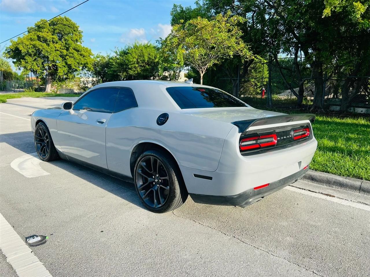 Dodge Challenger photo 3