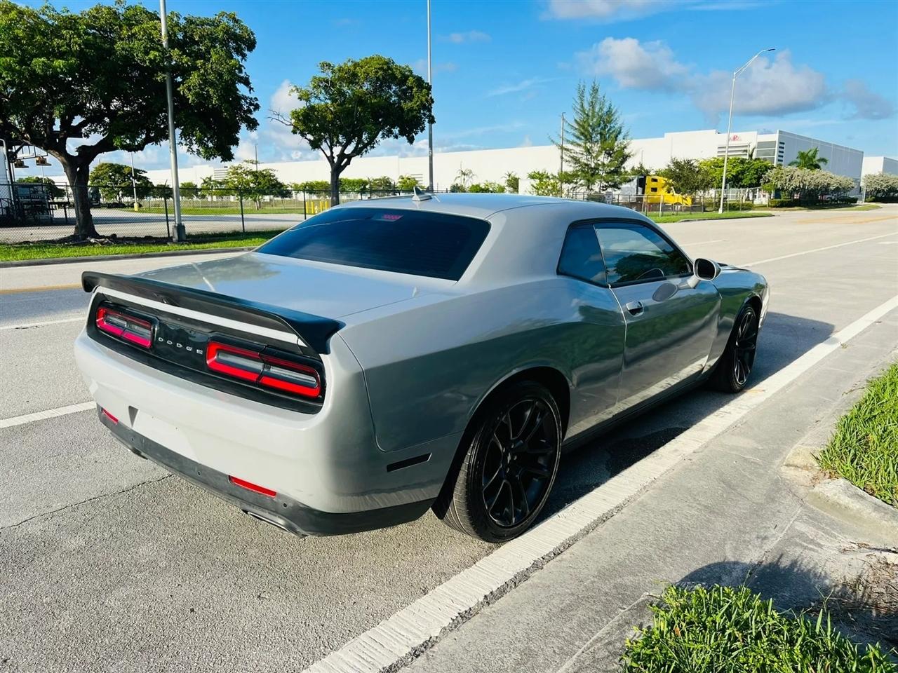 Dodge Challenger photo 5