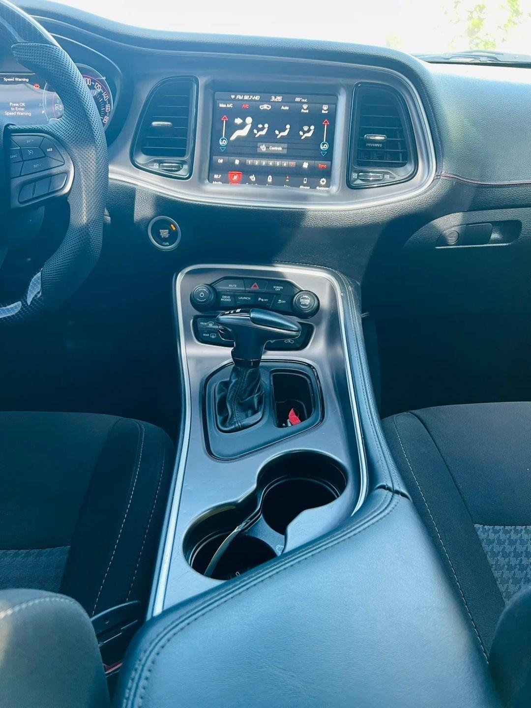 Dodge Challenger photo 12