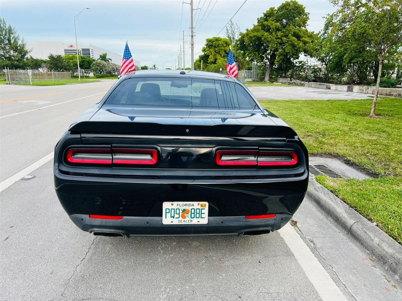 Dodge Challenger photo 4