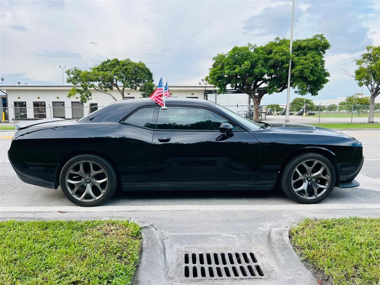 Dodge Challenger photo 6