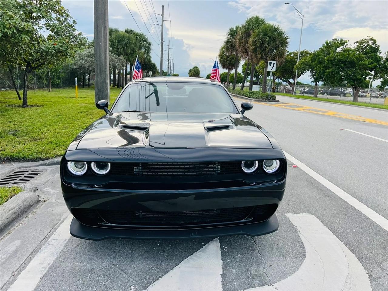 Dodge Challenger photo 8